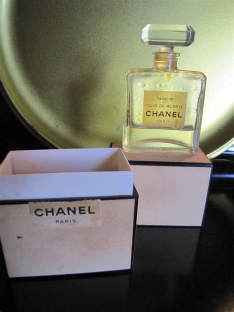 vintage cuir de russie chanel